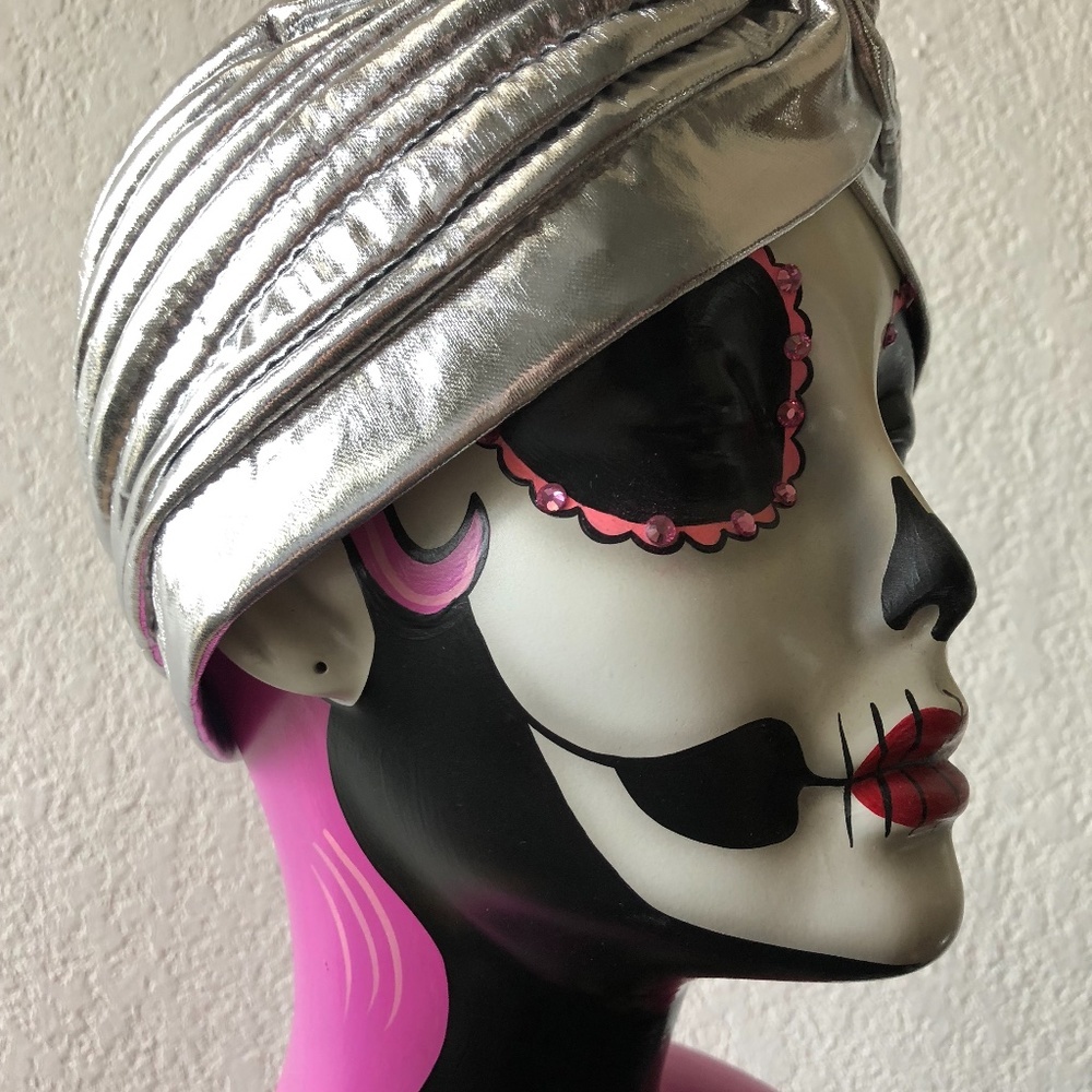 Shiny Silver Metallic Pinup Turban cloche Pinup - Picture 2 of 3